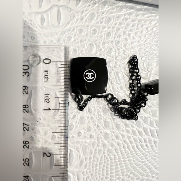 CHANEL CC Rouge Coco Gloss Key / Bag Charm Authentic - Picture 8 of 8